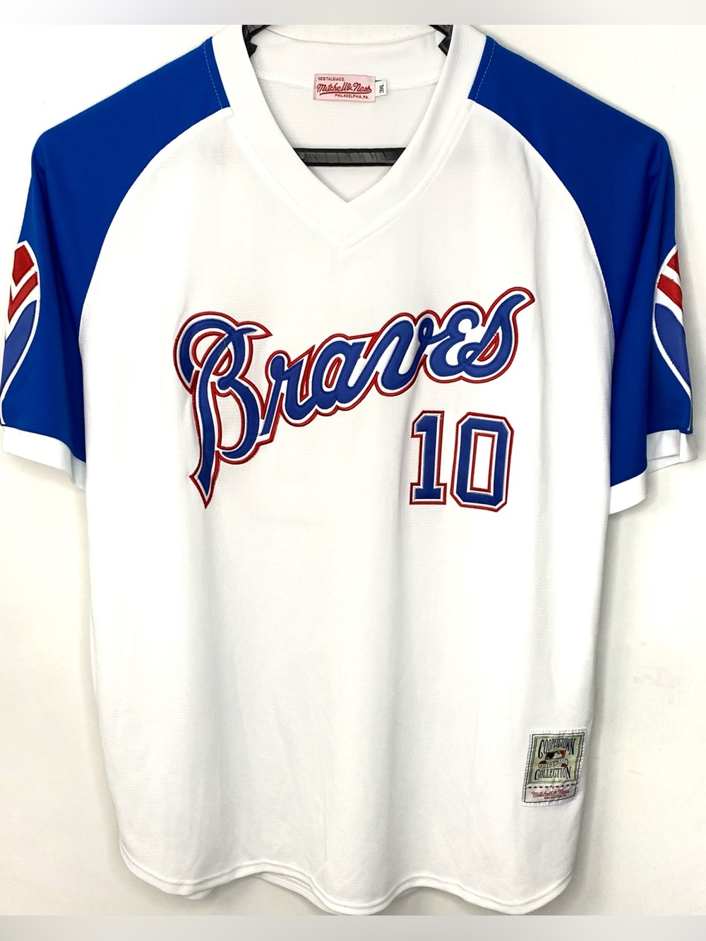Mitchell & Ness Chipper Jones #10 Atlanta Braves Cooperstown Collection Jersey